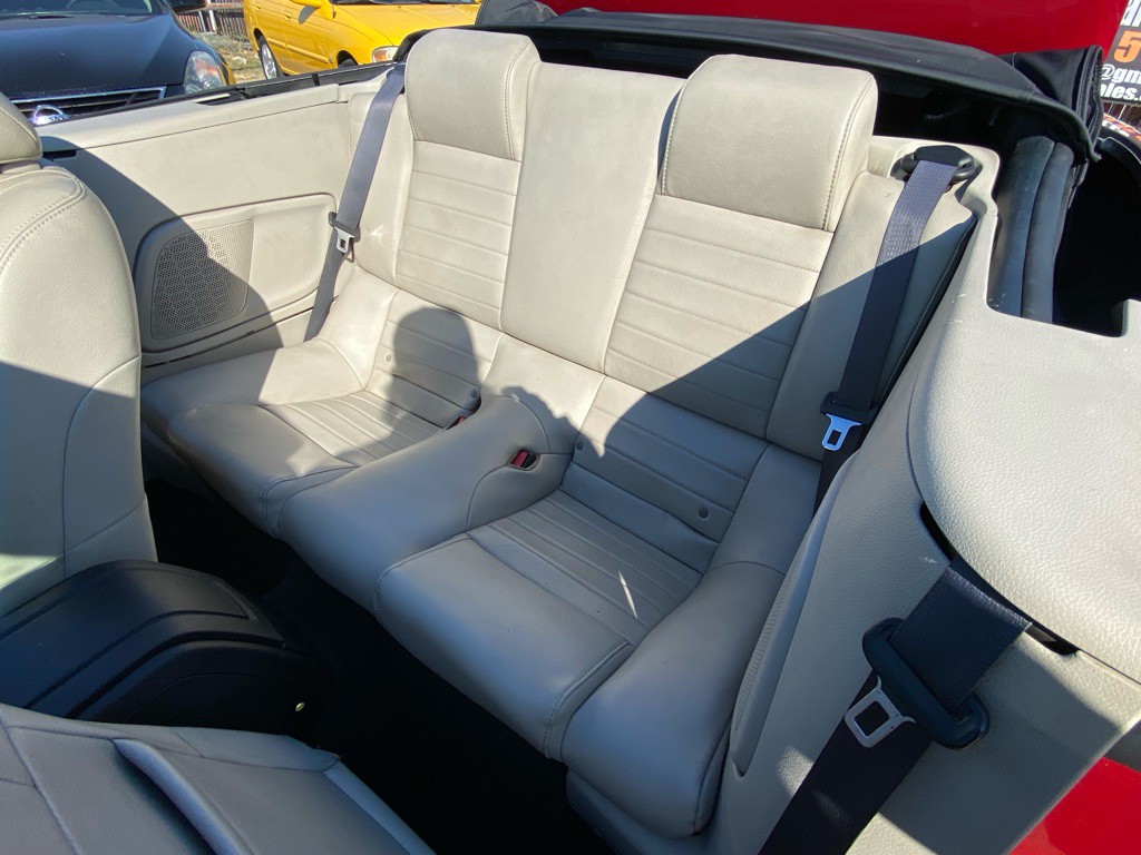 2010 Ford Mustang Image 16