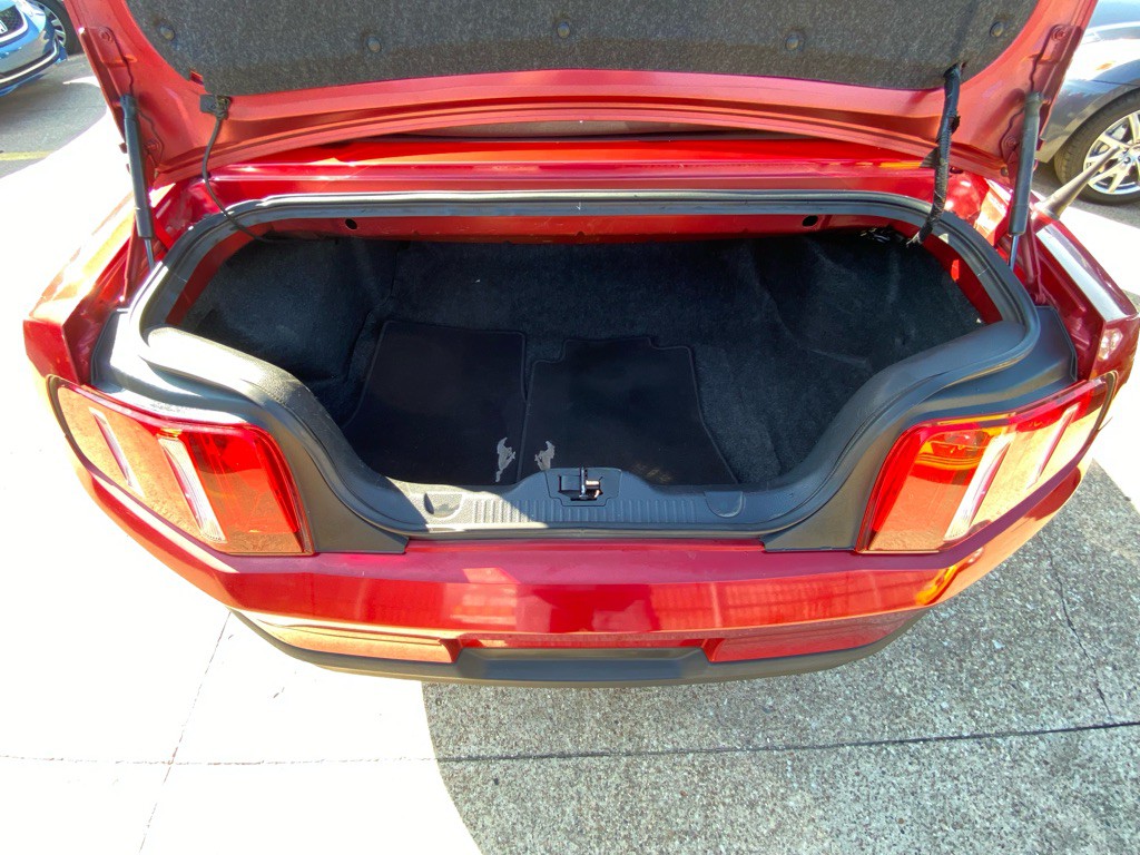 2010 Ford Mustang Image 17