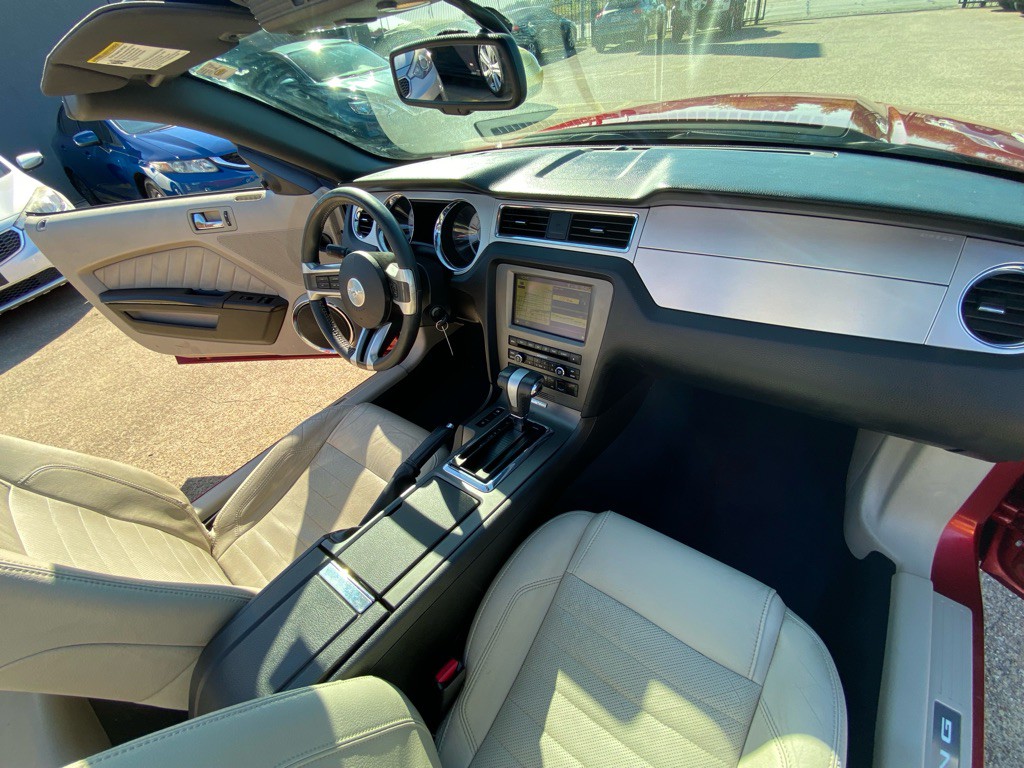 2010 Ford Mustang Image 20