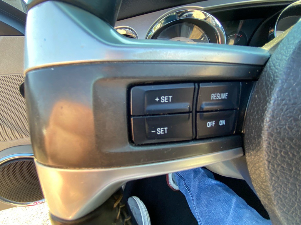 2010 Ford Mustang Image 25