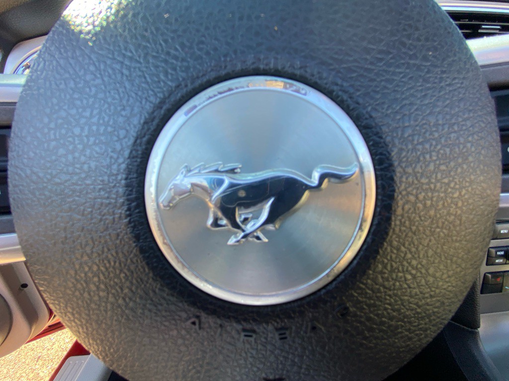 2010 Ford Mustang Image 26