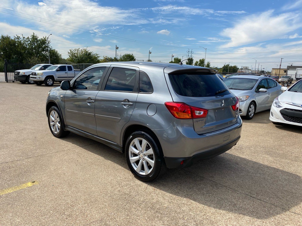 2015 Mitsubishi Outlander Image 4