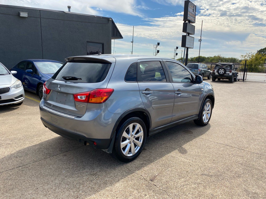 2015 Mitsubishi Outlander Image 6
