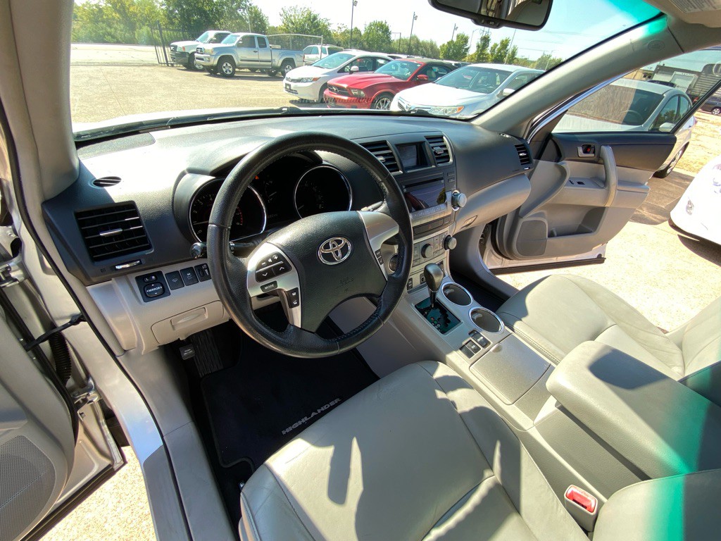 2012 Toyota Highlander Image 8
