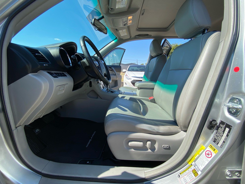 2012 Toyota Highlander Image 9
