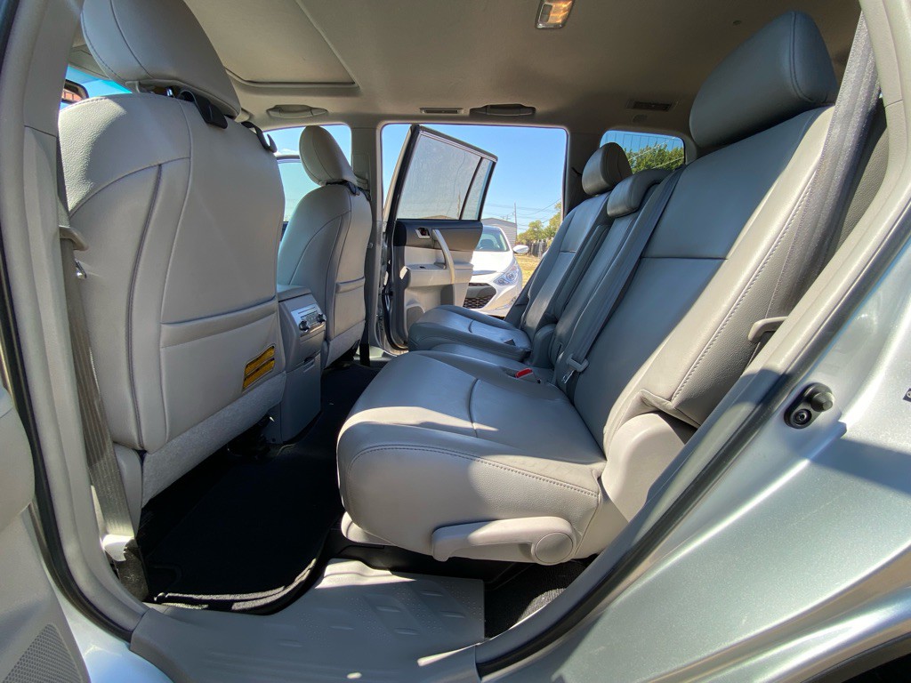 2012 Toyota Highlander Image 10