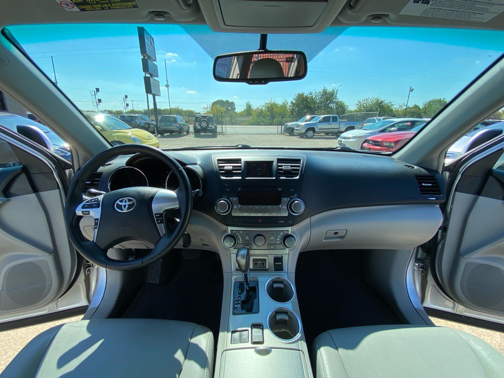 2012 Toyota Highlander Image 16