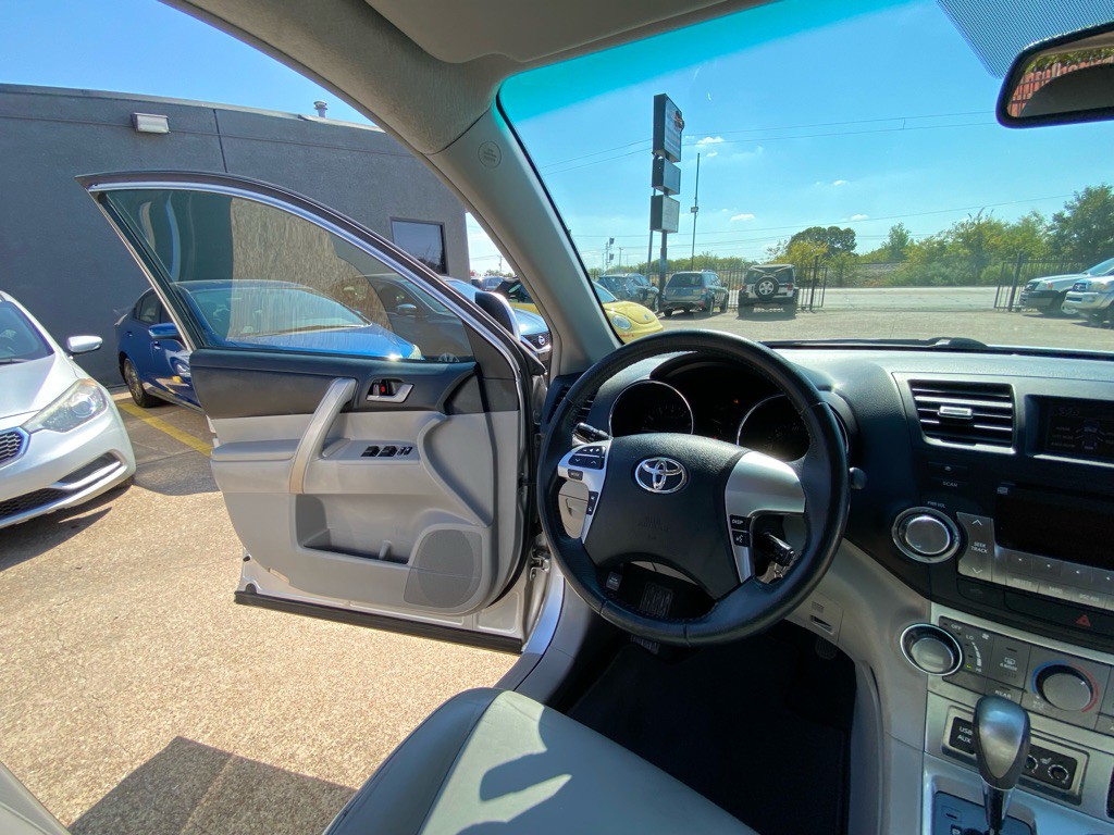 2012 Toyota Highlander Image 18