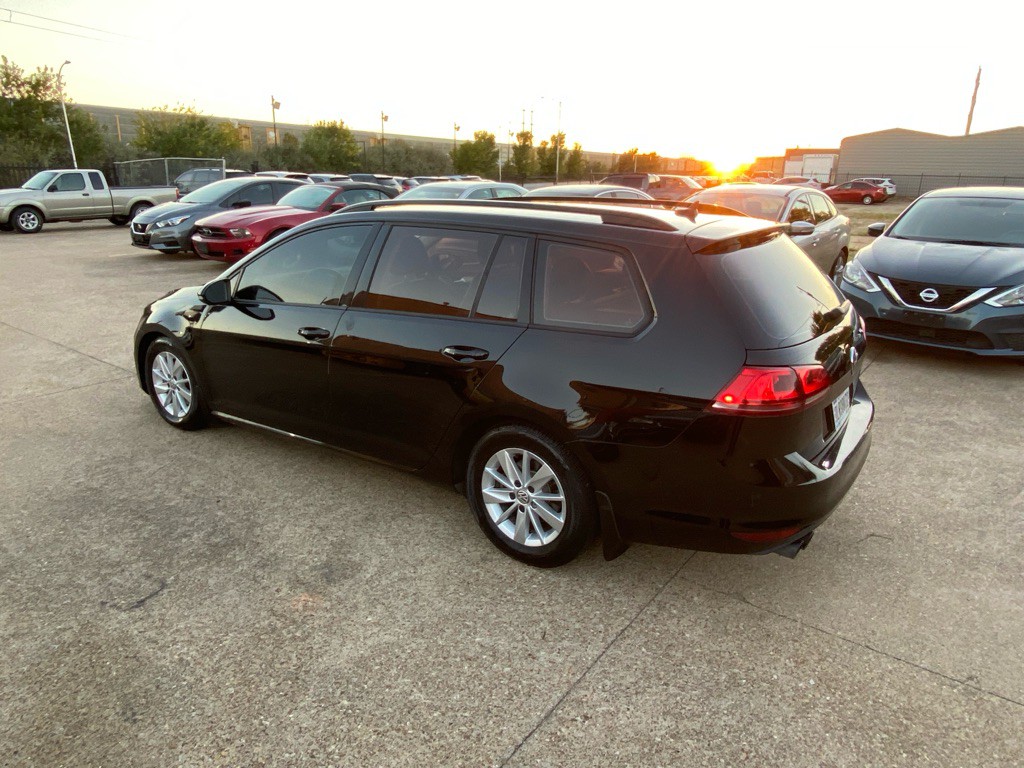 2015 Volkswagen Golf Image 4