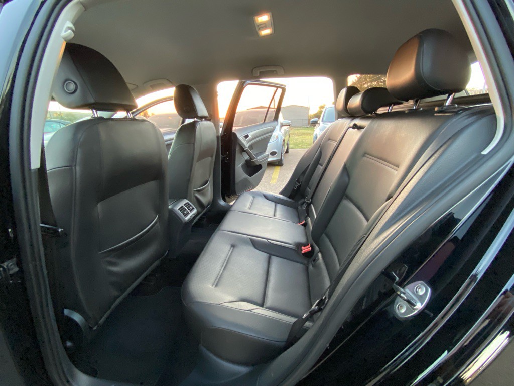 2015 Volkswagen Golf Image 16