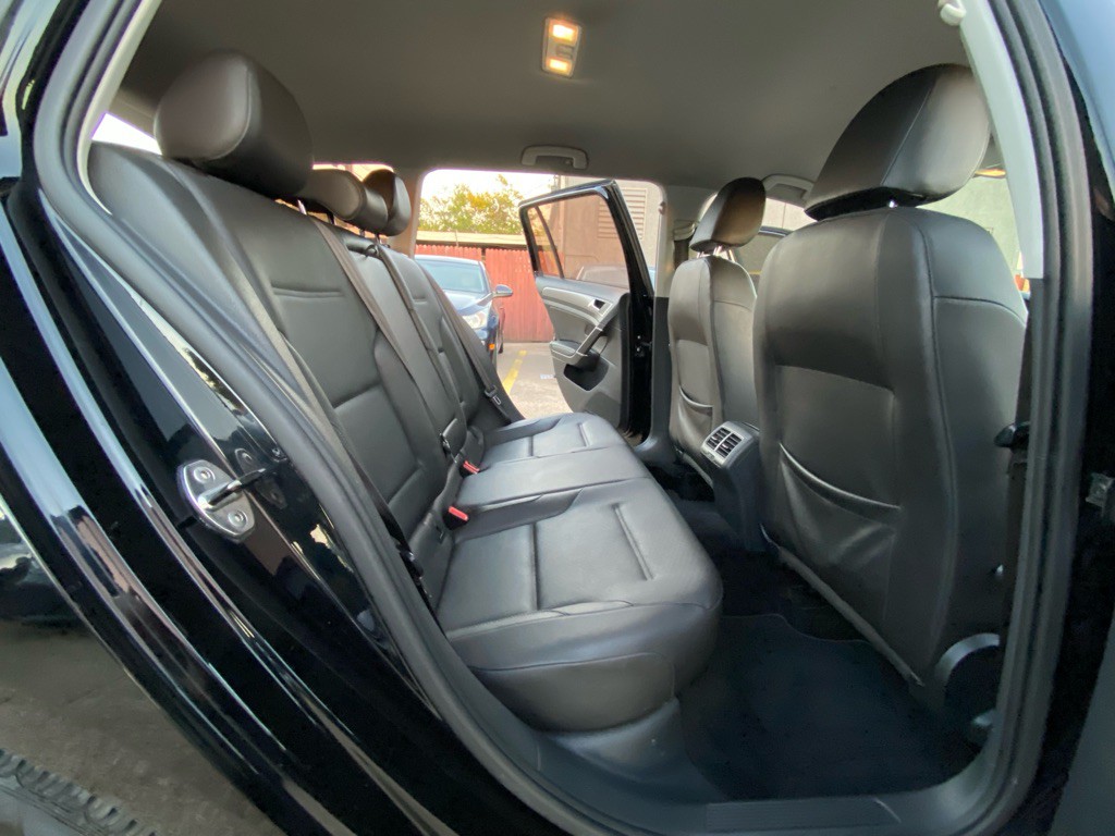 2015 Volkswagen Golf Image 18