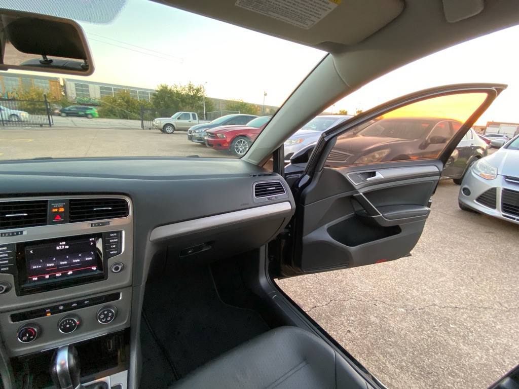 2015 Volkswagen Golf Image 22