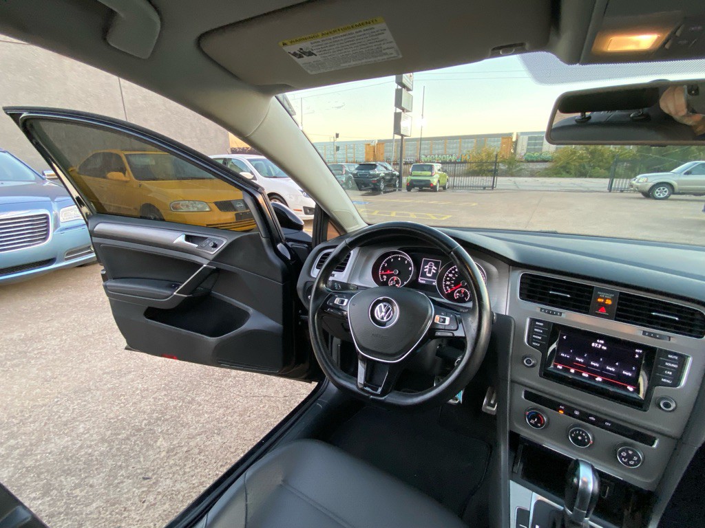 2015 Volkswagen Golf Image 23