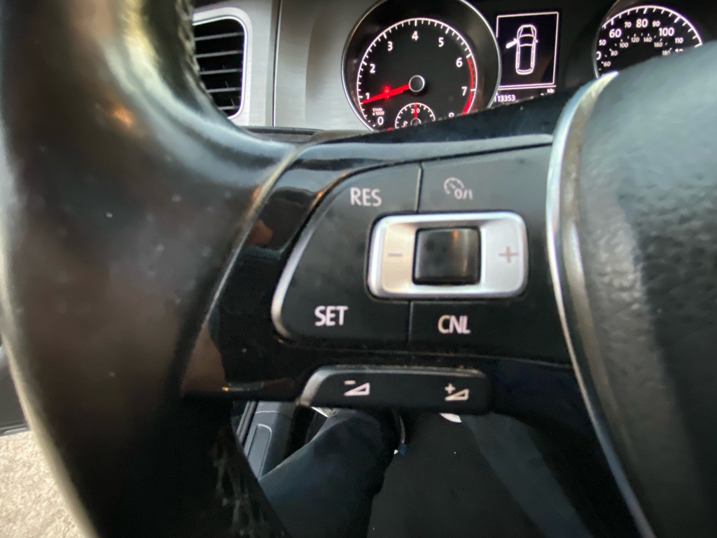 2015 Volkswagen Golf Image 24