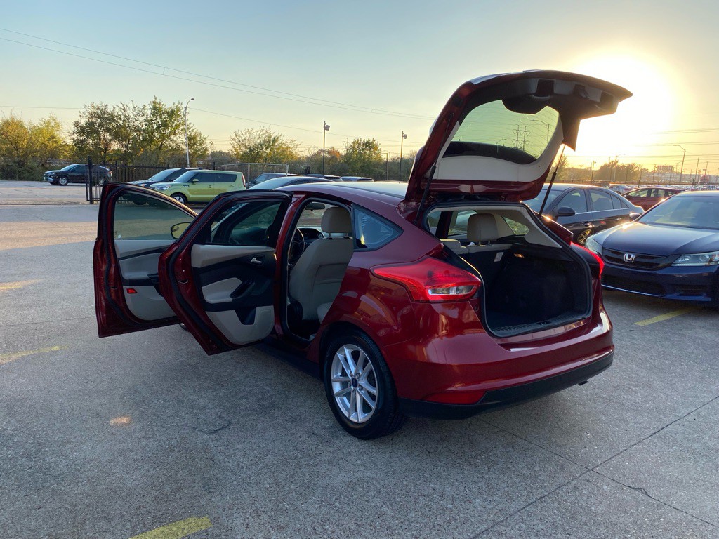 2016 Ford Focus Image 10