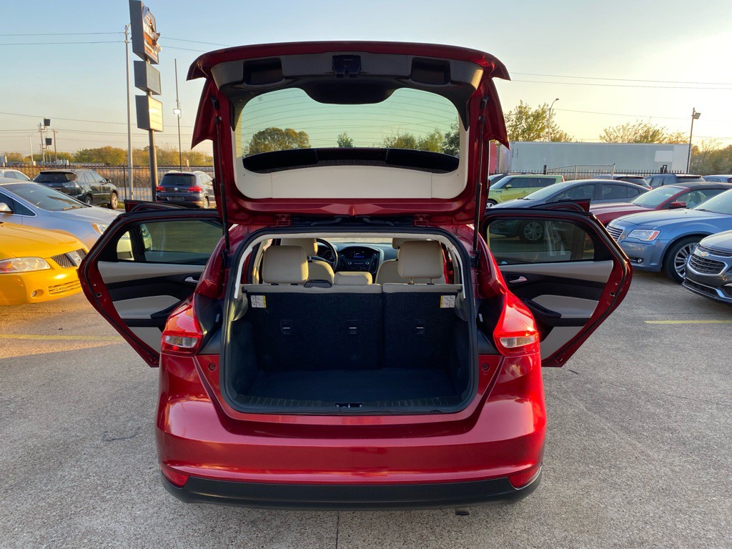 2016 Ford Focus Image 11