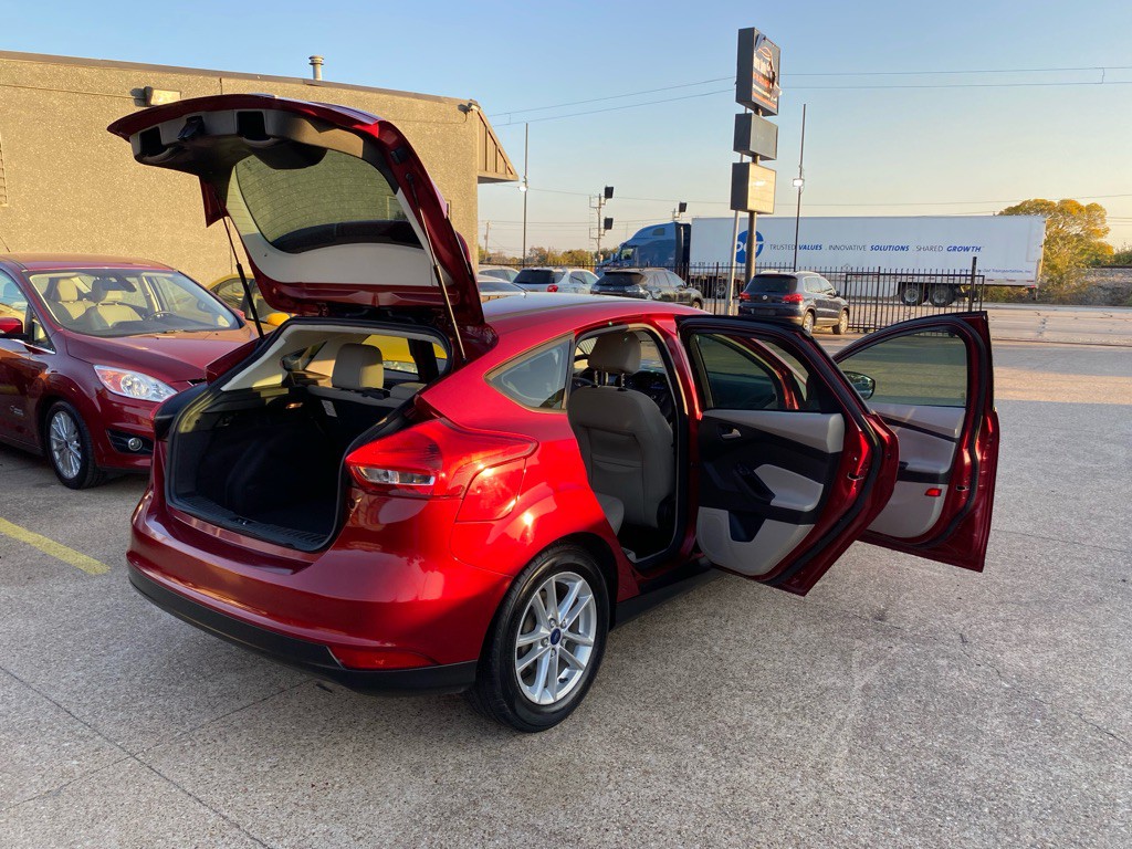 2016 Ford Focus Image 12