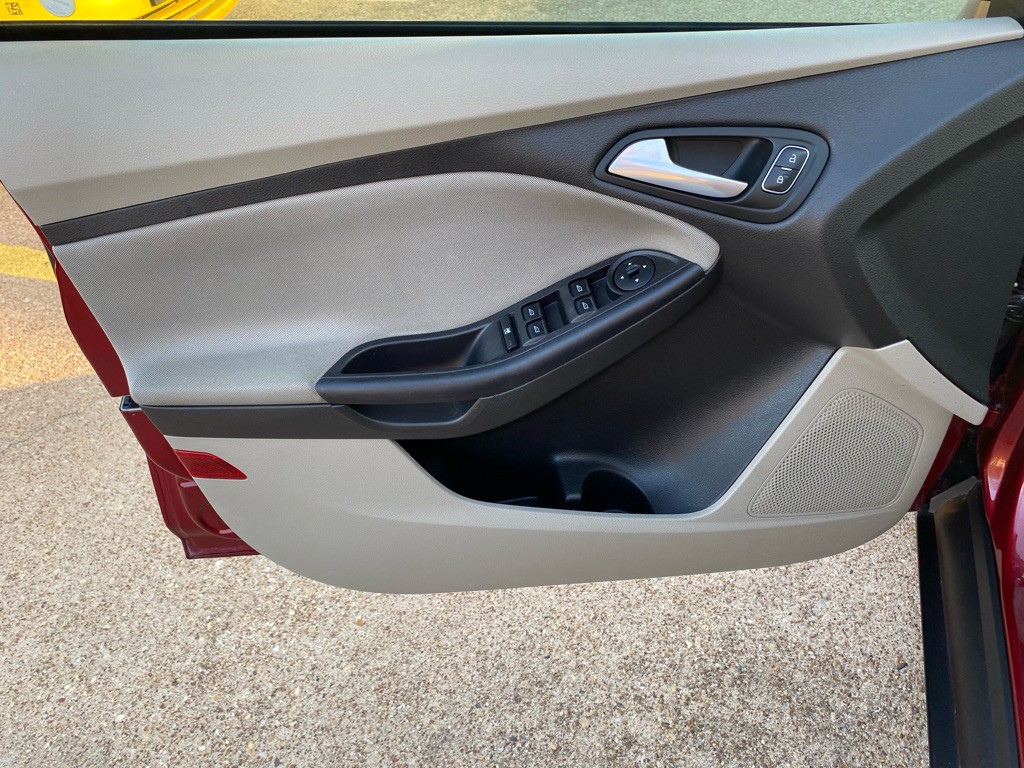 2016 Ford Focus Image 13