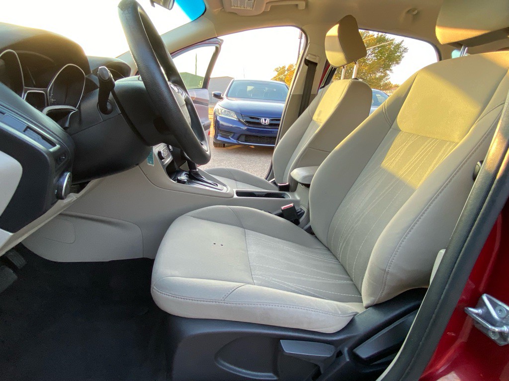 2016 Ford Focus Image 15