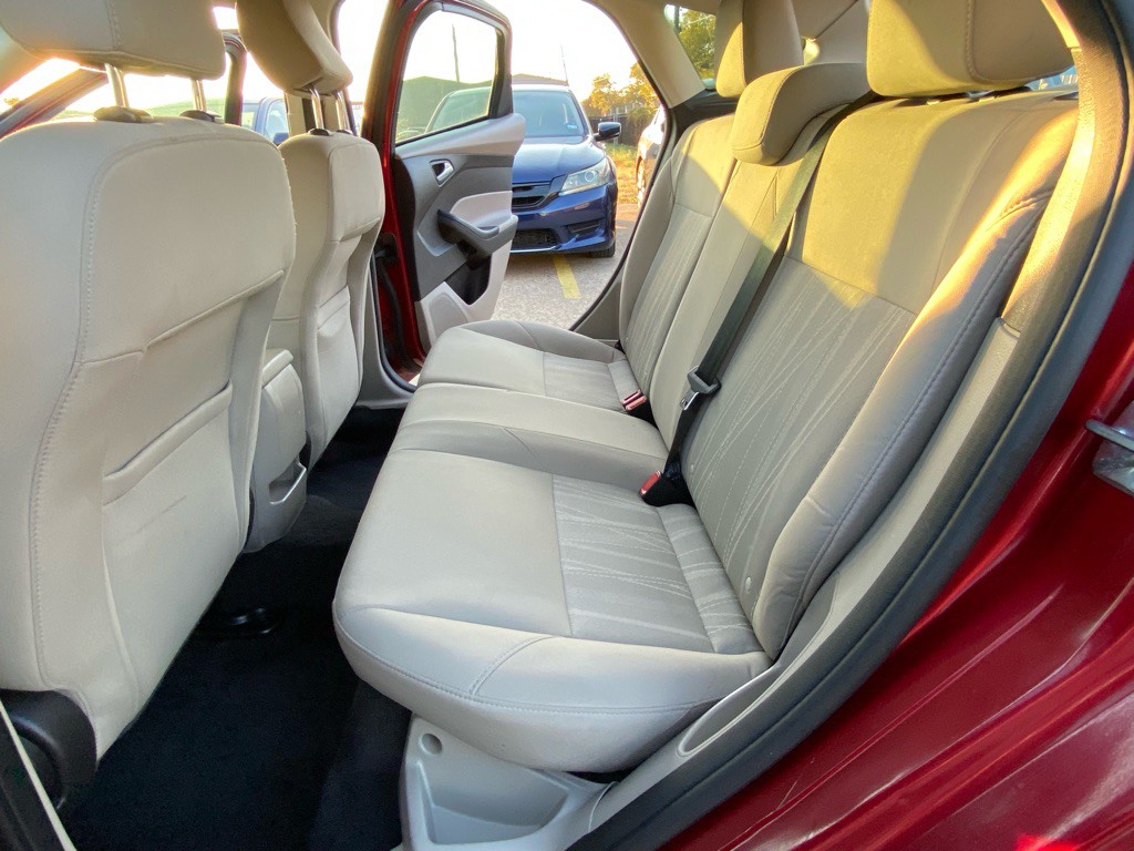 2016 Ford Focus Image 16