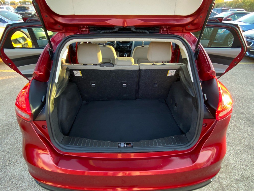 2016 Ford Focus Image 17