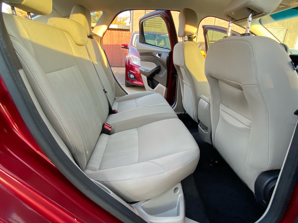 2016 Ford Focus Image 18