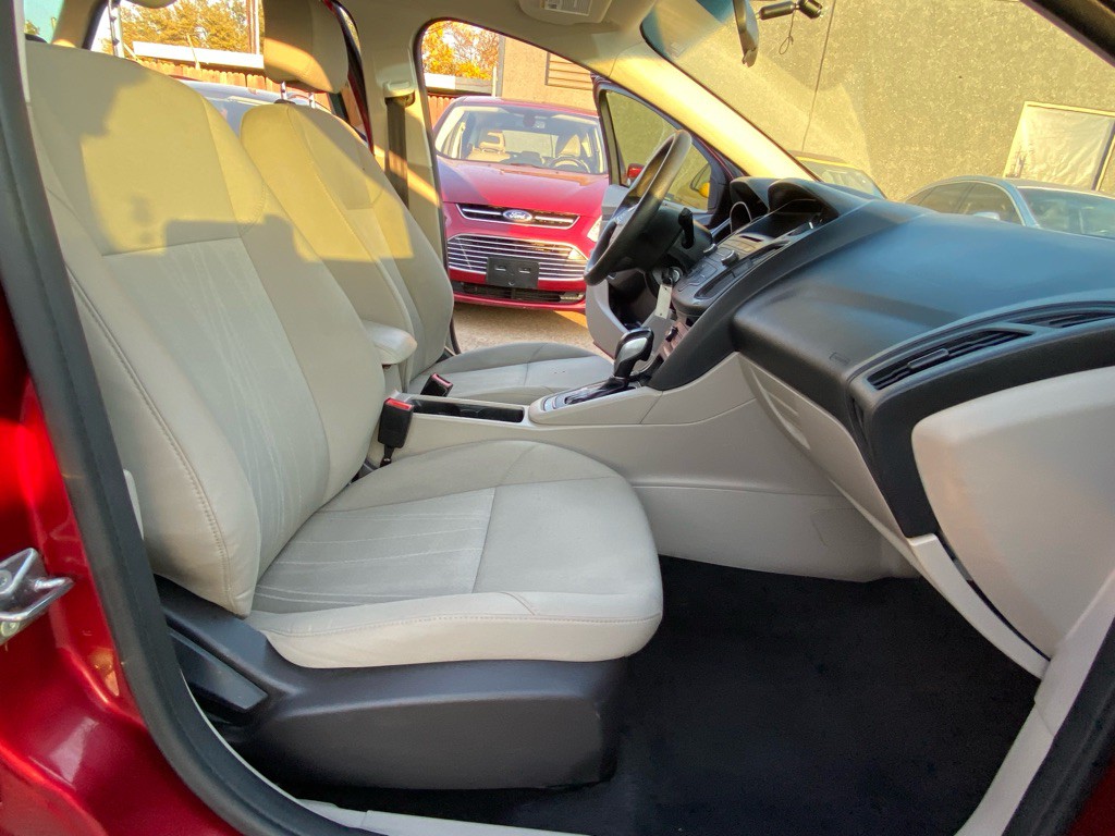 2016 Ford Focus Image 19