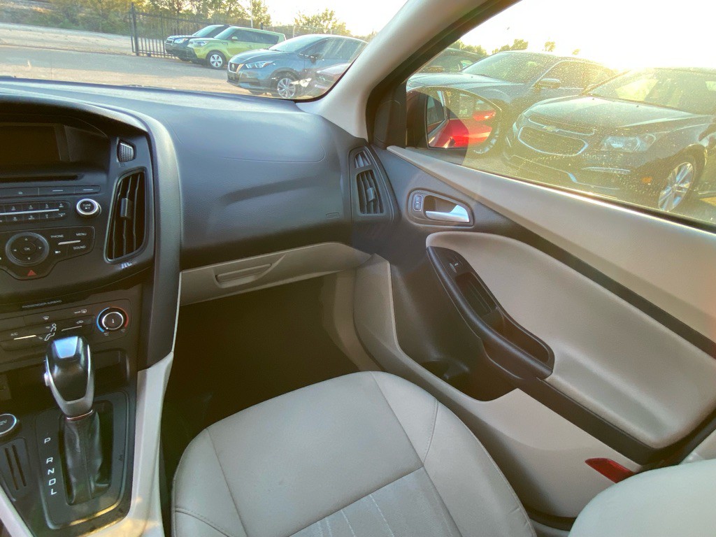 2016 Ford Focus Image 22