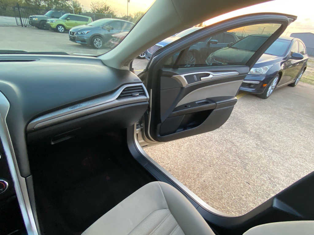 2019 Ford Fusion Image 22