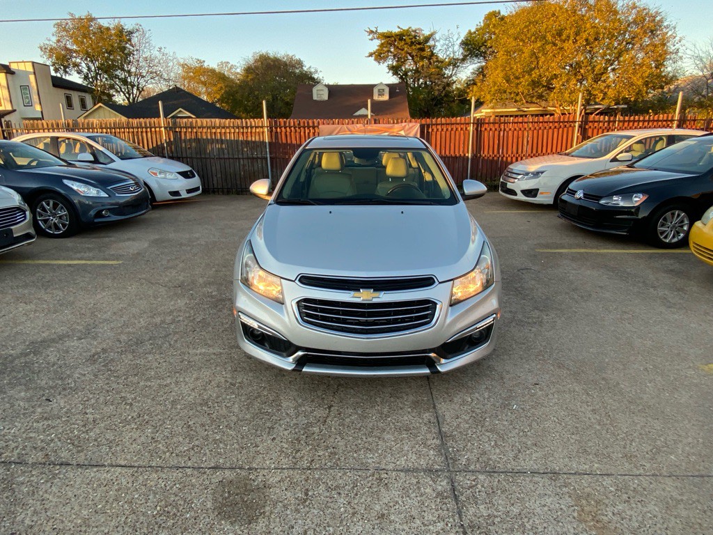 2015 Chevrolet Cruze Image 2