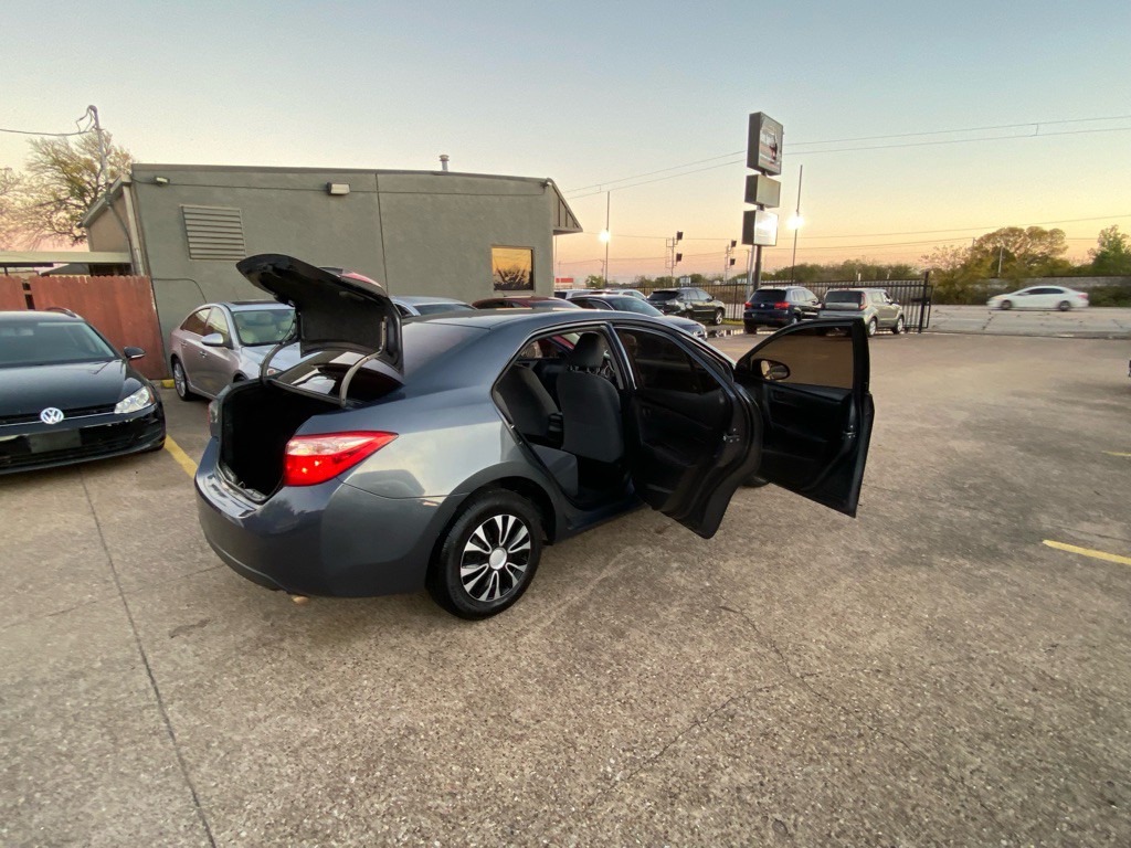 2018 Toyota Corolla Image 12