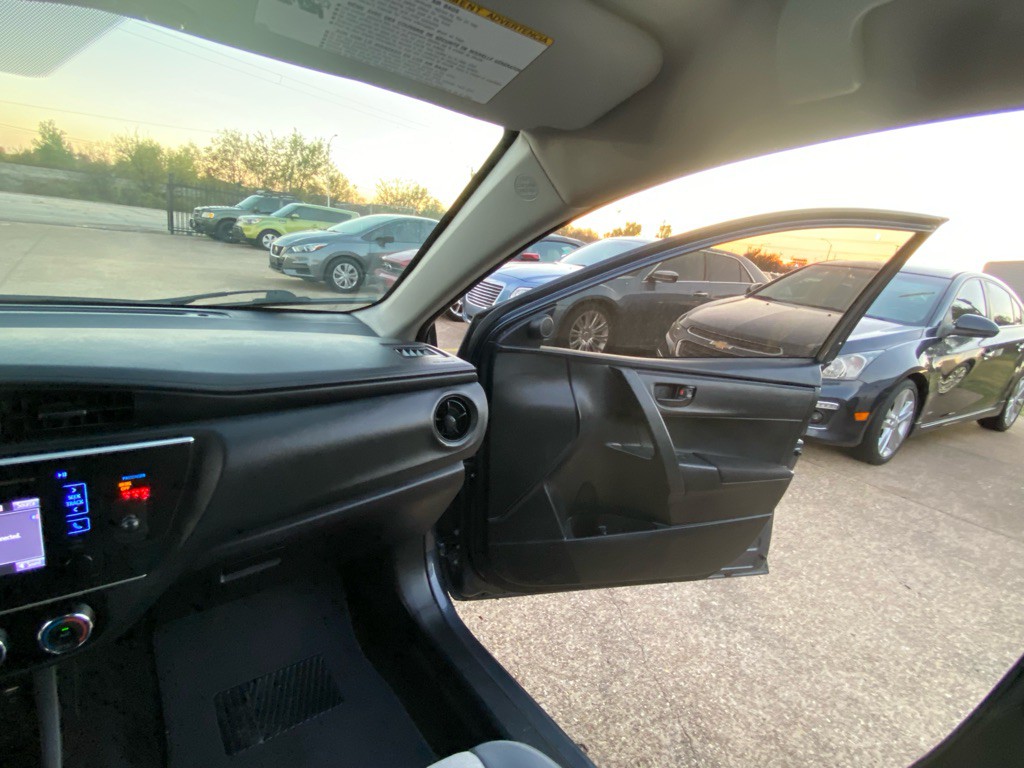 2018 Toyota Corolla Image 22