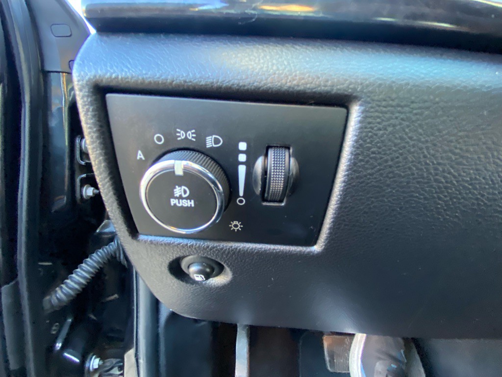 2012 Jeep Grand Cherokee Image 24