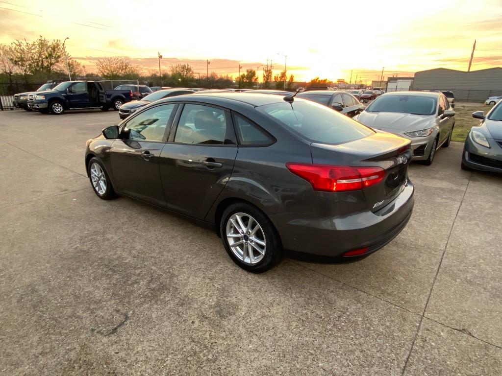 2016 Ford Focus Image 4