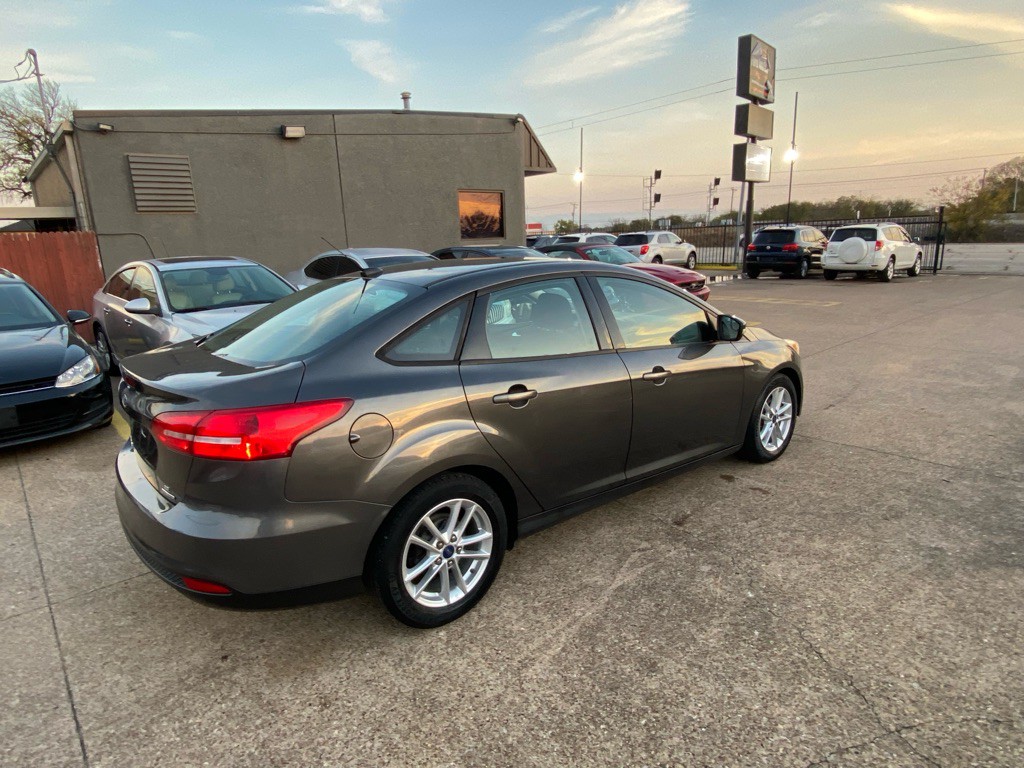 2016 Ford Focus Image 6