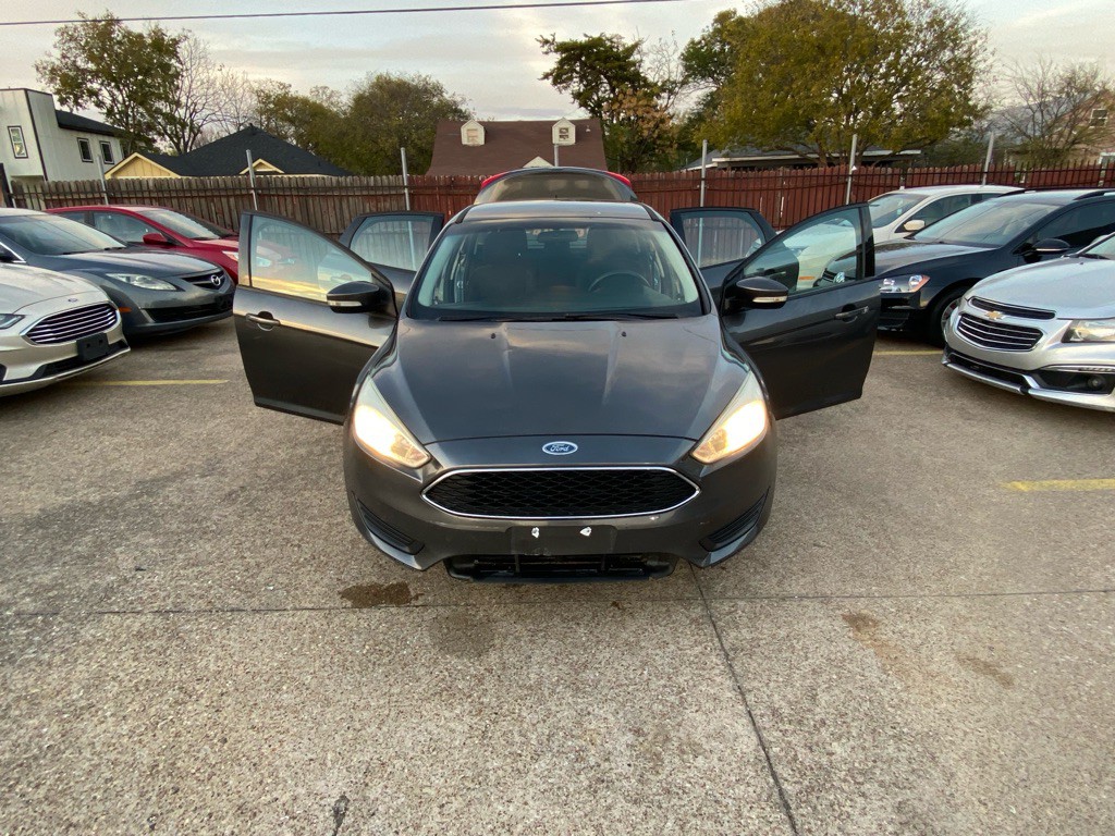 2016 Ford Focus Image 8