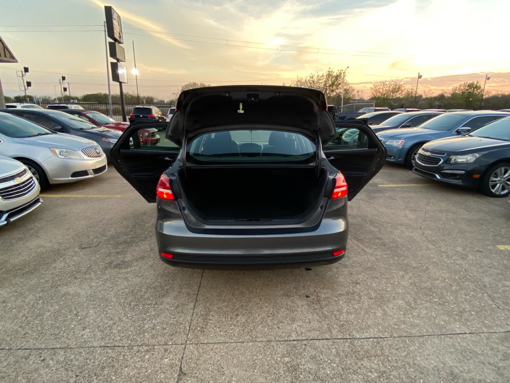 2016 Ford Focus Image 11