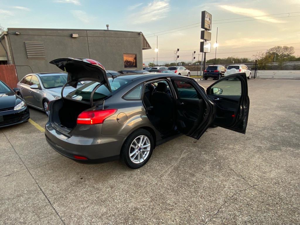 2016 Ford Focus Image 12