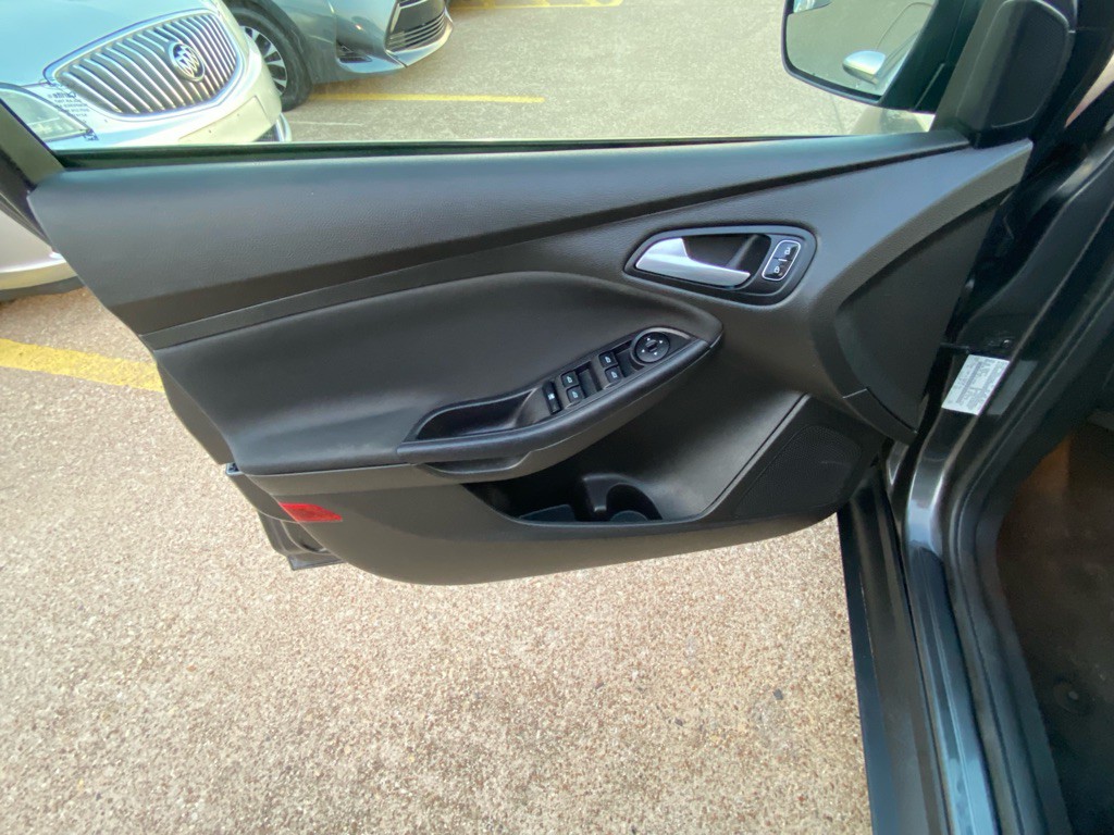 2016 Ford Focus Image 13