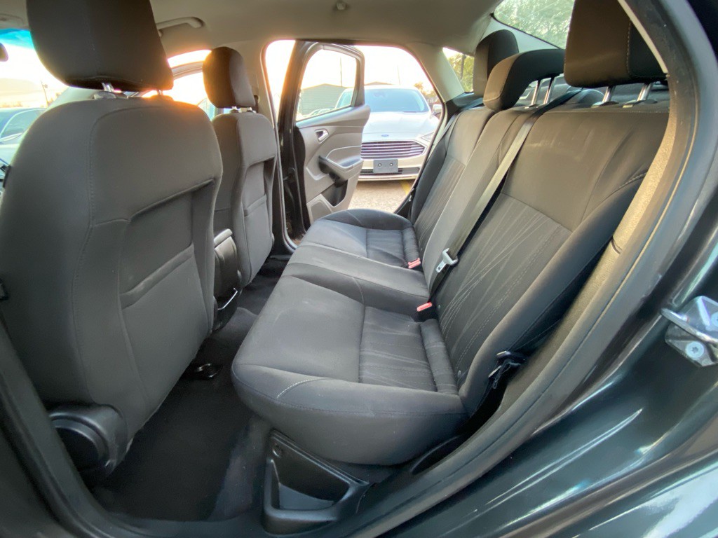 2016 Ford Focus Image 16