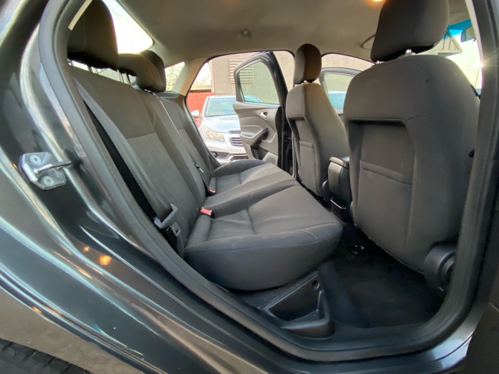 2016 Ford Focus Image 18