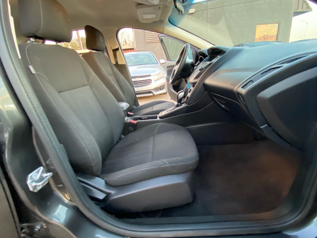 2016 Ford Focus Image 19