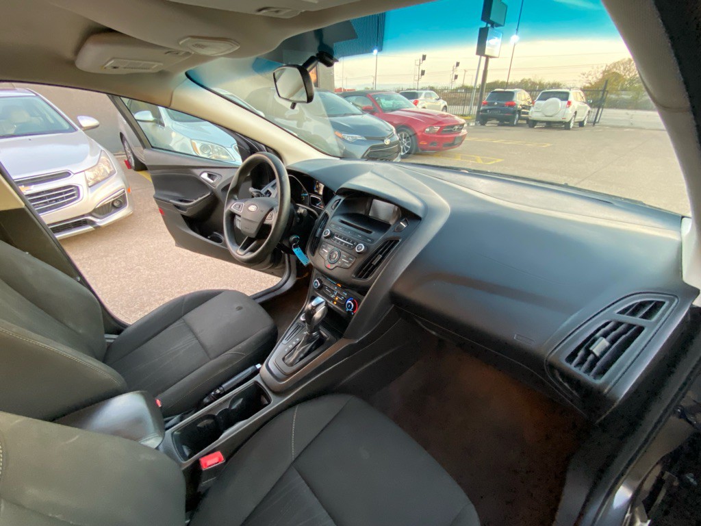 2016 Ford Focus Image 20