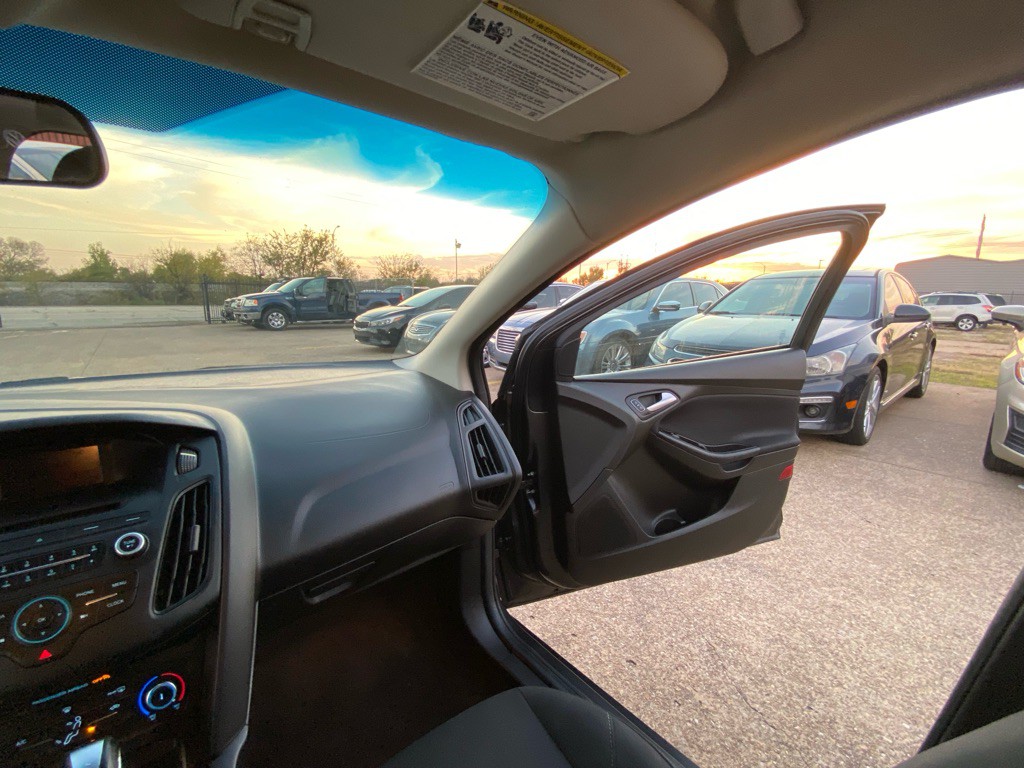 2016 Ford Focus Image 22