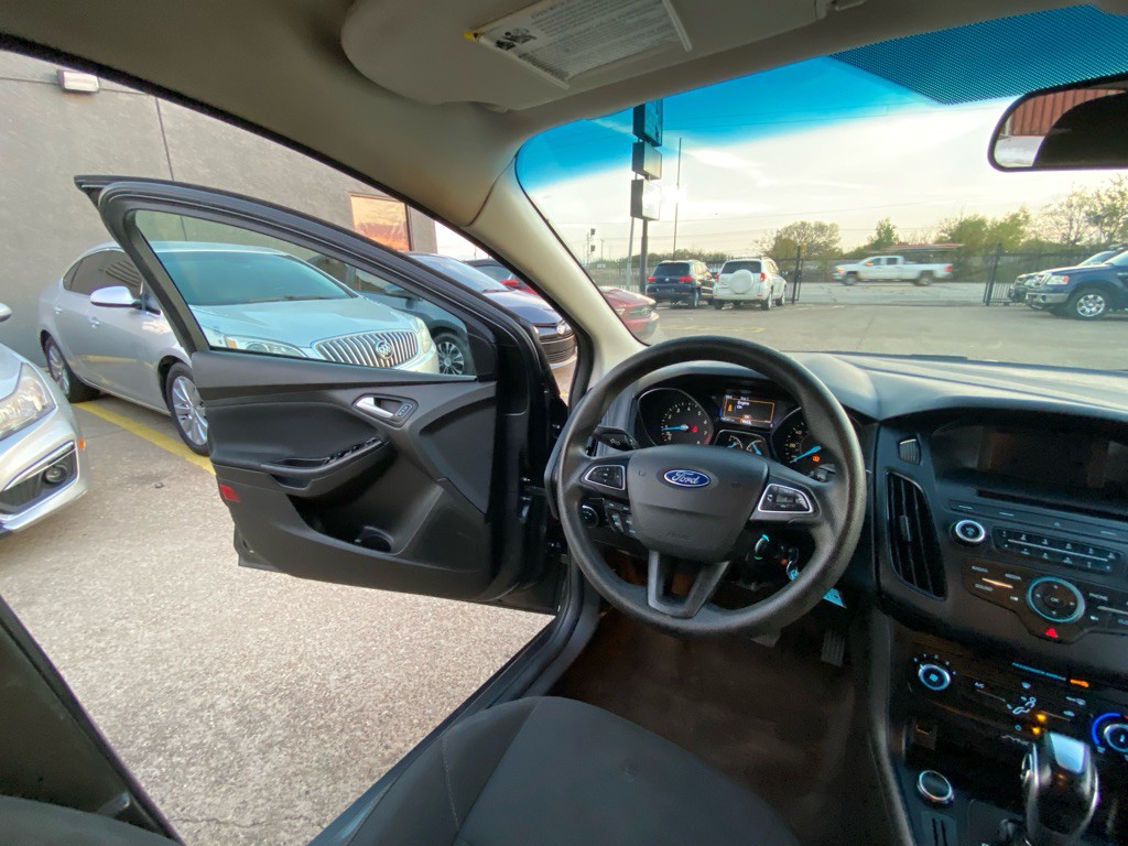 2016 Ford Focus Image 23