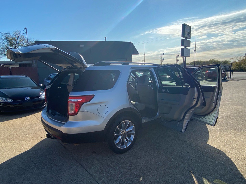 2011 Ford Explorer Image 12