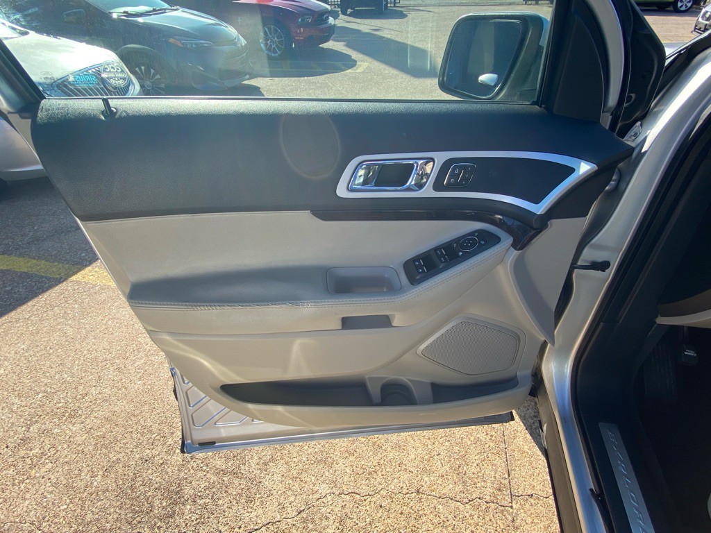 2011 Ford Explorer Image 13