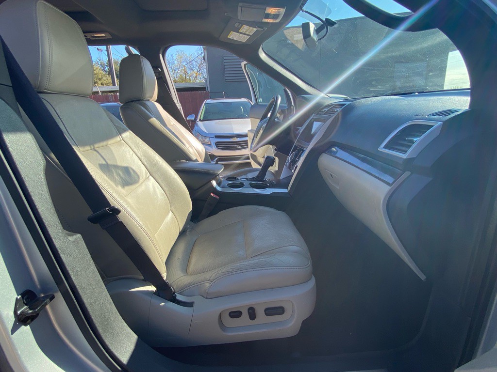 2011 Ford Explorer Image 21