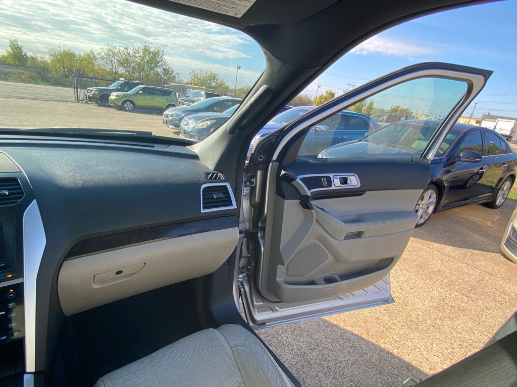 2011 Ford Explorer Image 25