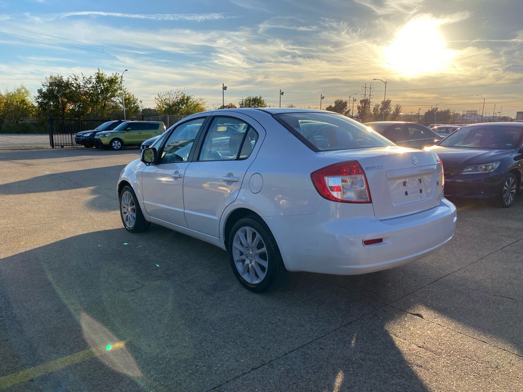 2011 Suzuki SX4 Image 4